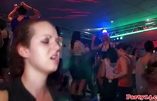 الروسية الإباحية: فتاة روسية صغيرة اجمل مقاطع فيديو سكس اجنبي الثدي يجلس على الديك